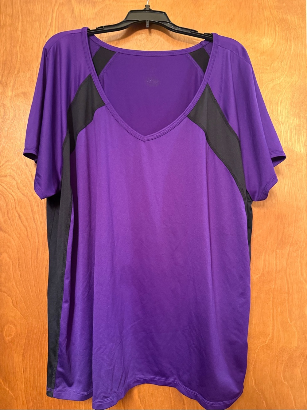 Livi Active Purple V-Neck Long-Sleeve Tee with Black Panels